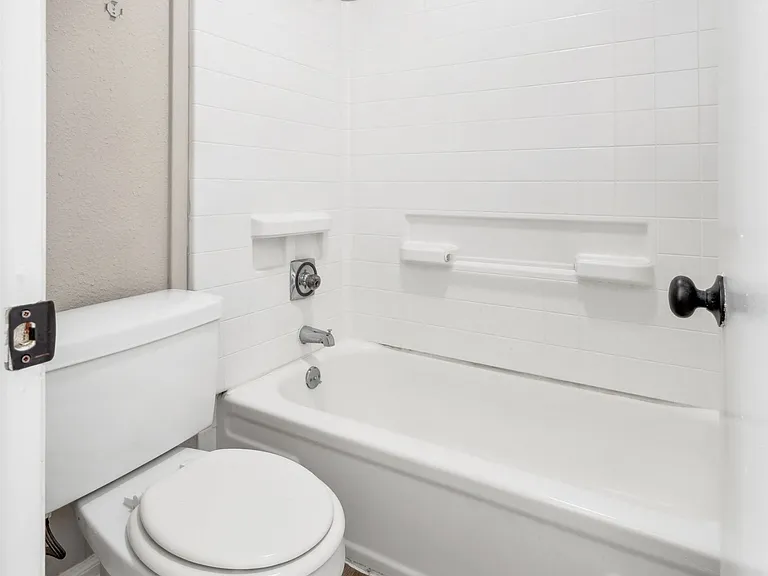 Westminster Club Apartments — Photo 35