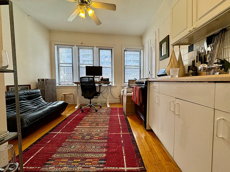 3812 N Pine Grove Ave — Photo 10