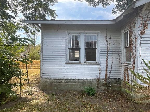 4th image of 809 S Lowe St