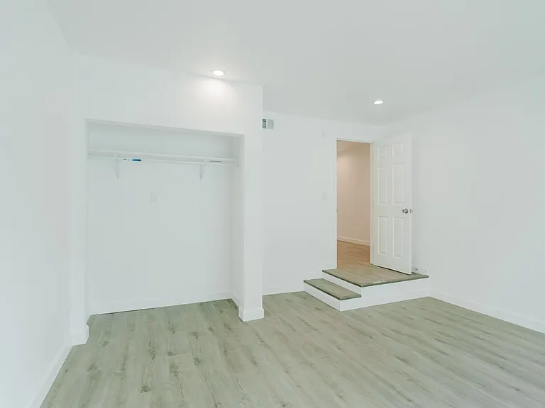 18308 Gresham St — Photo 24
