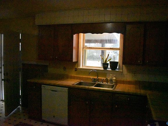 3rd image of 404 Alicia St