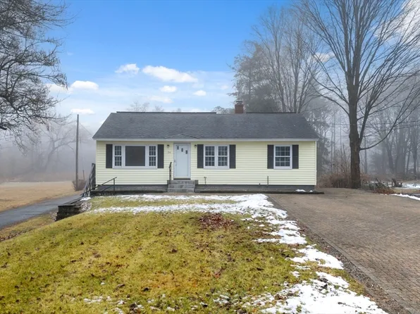 56 Whiting St, Lunenburg, MA 01462