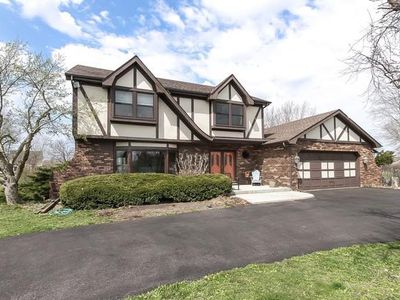 6N500 Barton Dr, St Charles, IL, 60175