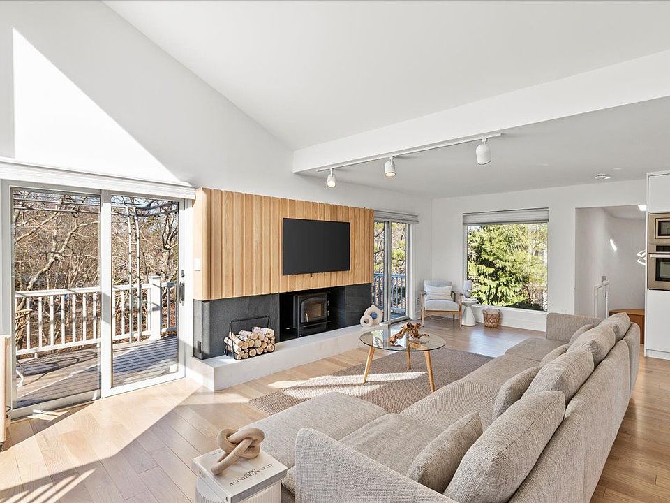 1st image of 16 Shady Cove Ln