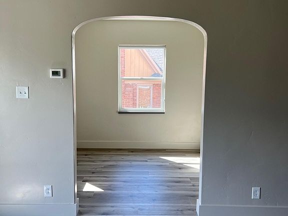 4th image of 1547 E Bryan Ave