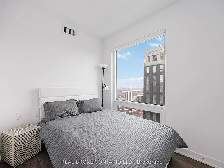 88 Queen St E — Photo 17