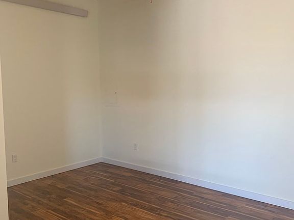 5th image of 449 SE Washington St #447