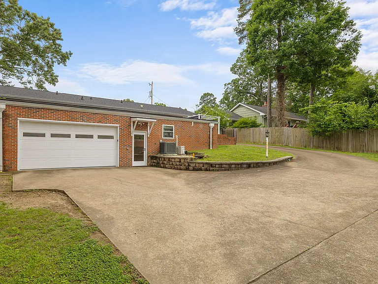 3443 Shadowlawn Dr — Photo 7