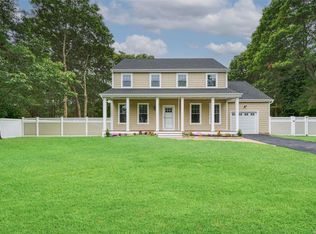 4 Timber Ridge Ct, Coram, NY 11727