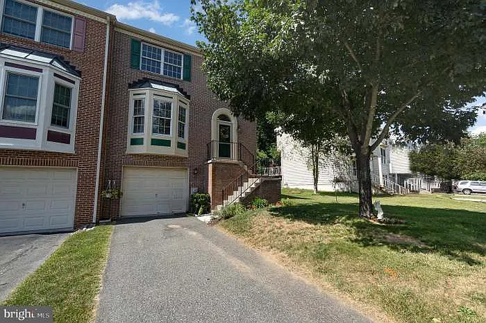 3 bed, 2.5 bath, 1638 sqft, $2,500 — Photo 3