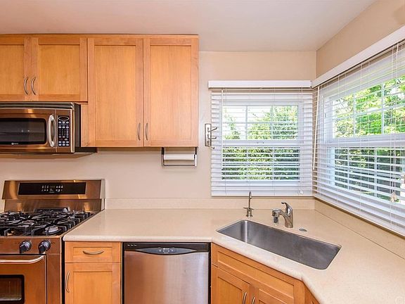5th image of 2621 W 168th St