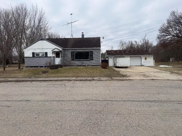515 E Groninger St, Suring, WI 54174