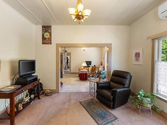 5th image of 109 W Inez St