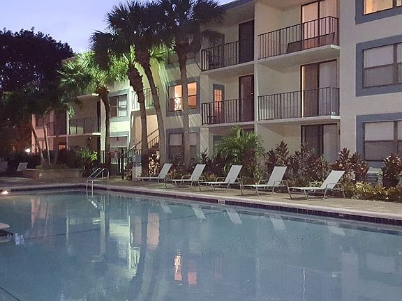 4th image of 708 Executive Center Dr APT 38