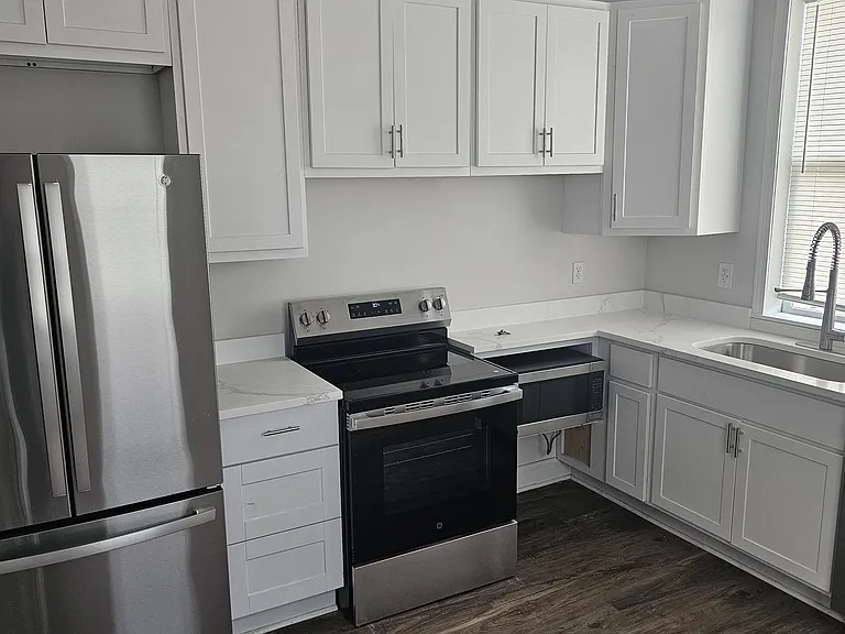 2033 Carrollton Ave — Photo 5