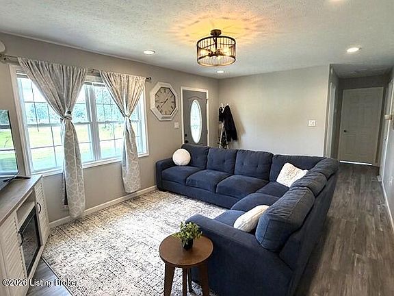 5th image of 173 Lakeview Dr