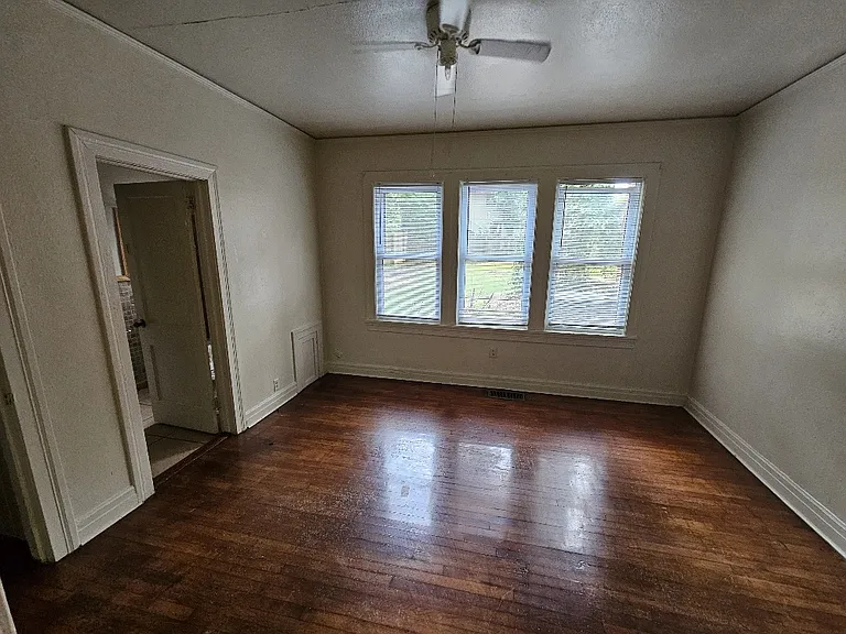327 N Main St — Photo 12