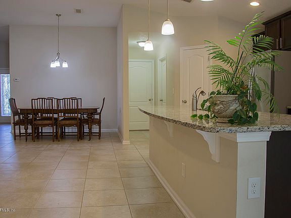 3rd image of 640 Pullman Cir