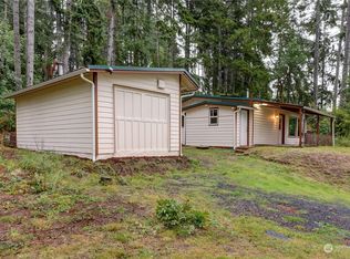 564 NE Gladwin Rd, Belfair, WA 98528