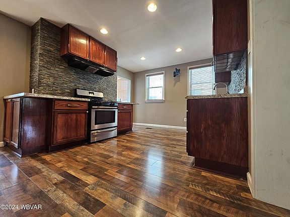 3rd image of 115 Parrish St