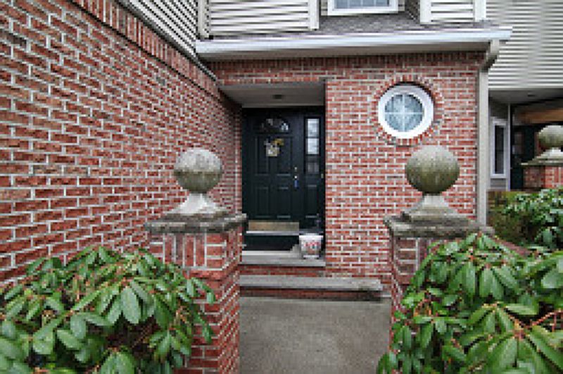 1st image of 7 Kent Dr, C0004