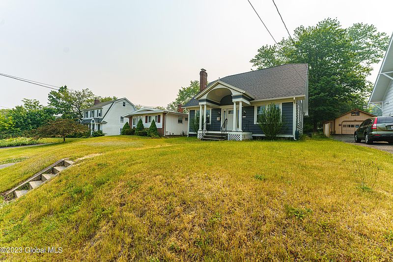3rd image of 1910 Burdett Avenue