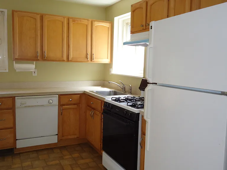 1400 Thornden Rd — Photo 5