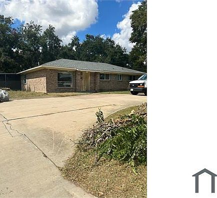 3rd image of 1704 Laurel Oaks Dr