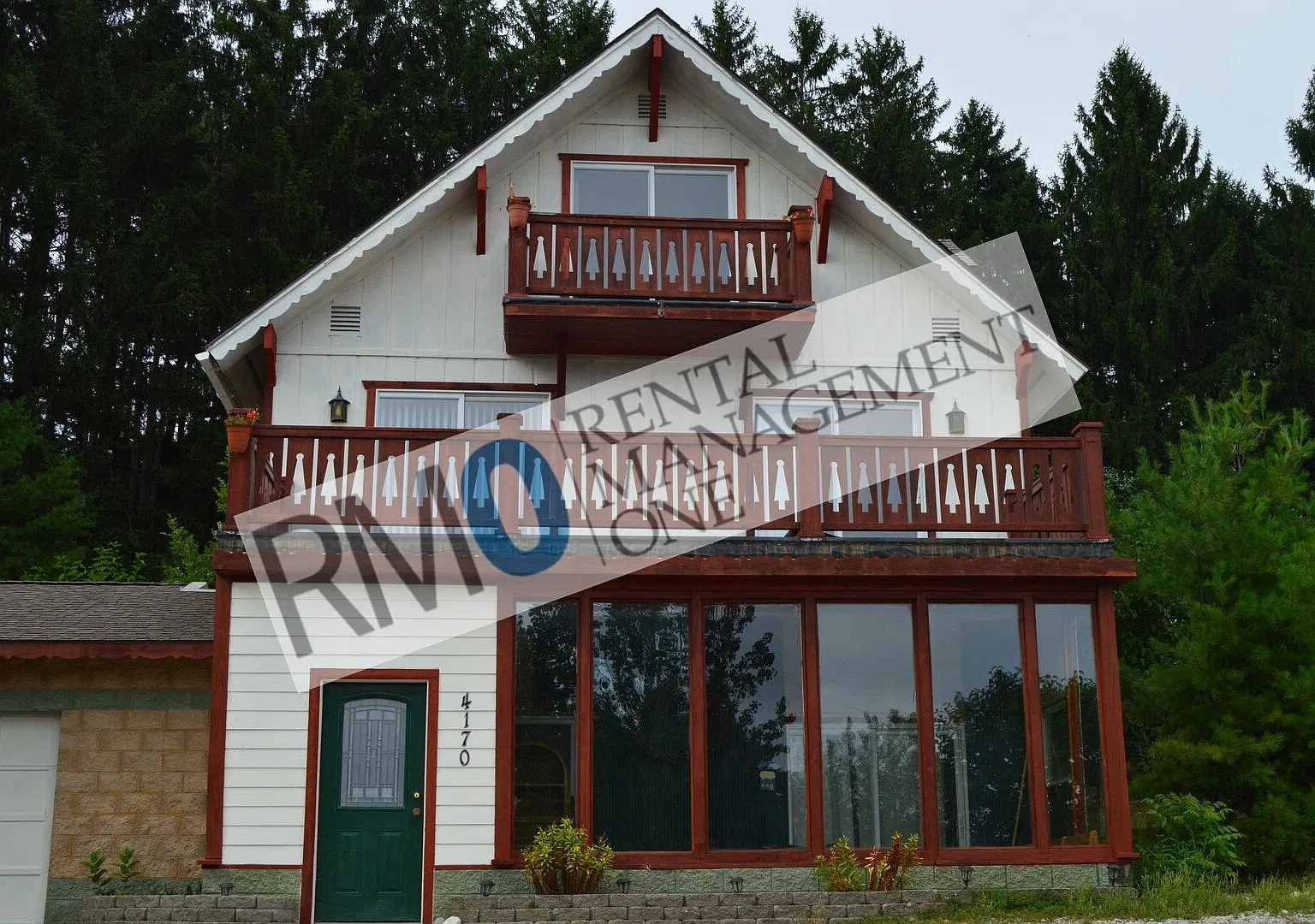 Spacious Home in Quiet Neighborhood — Photo 1