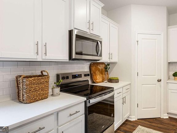 5th image of 2758 Willowtree Cir