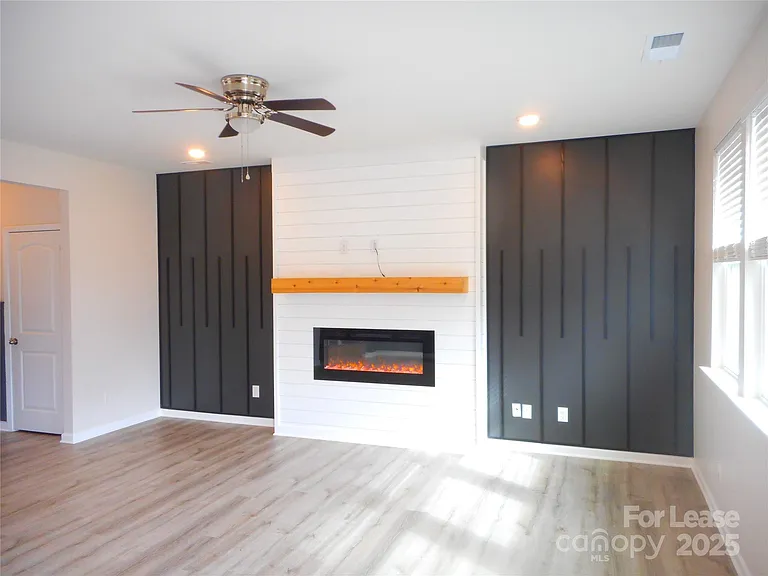 3058 Eastcott Ave — Photo 10