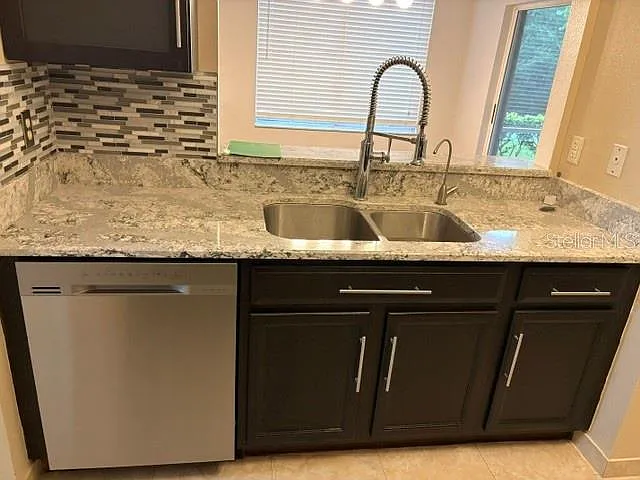 18157 Paradise Point Dr — Photo 12