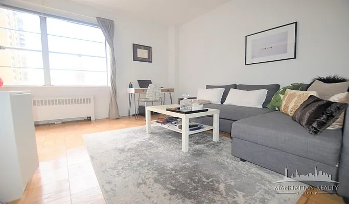 Rented by Manhattan Realty Group | media 2