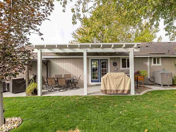 5th image of 3152 Lilac St