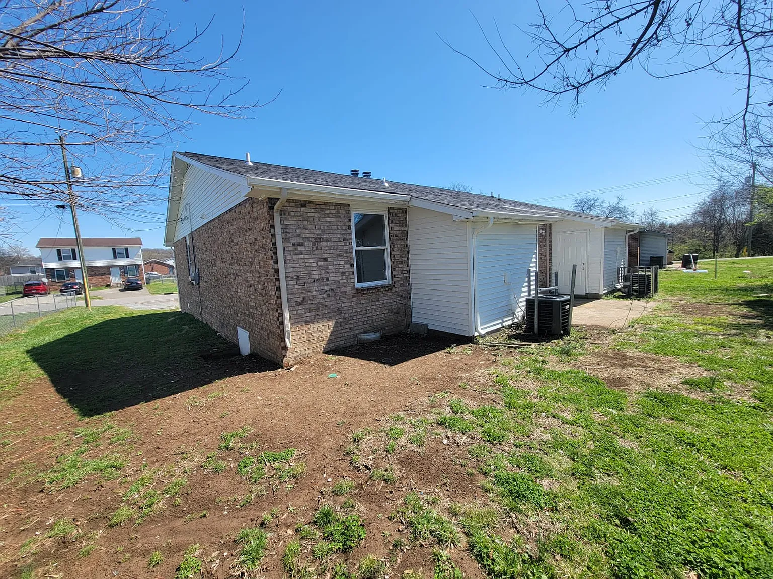 3 bed, 1075 sqft, $1,740 — Photo 3