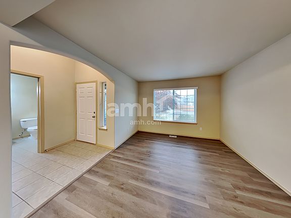 4th image of 20507 193rd Ave E