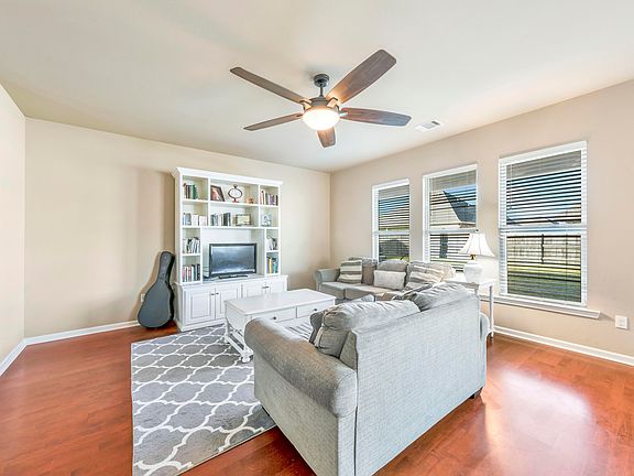 4th image of 200 Moss Bluff Dr