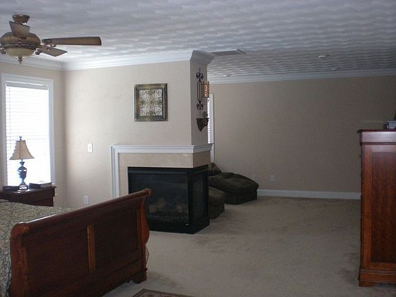 Huge Master Bedroom w/Sitting Area