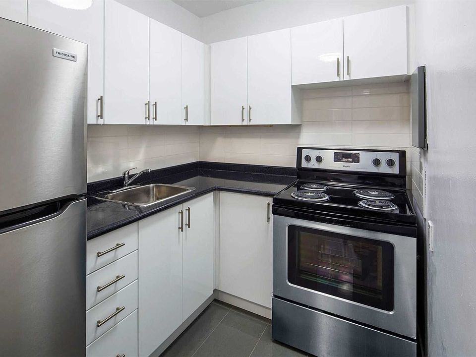 2nd image of 115 Eglinton Ave W #20