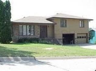 410 Driftwood Ct, Sioux City, IA 51104