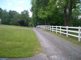 10 Pensinger Ln, Mertztown, PA 19539
