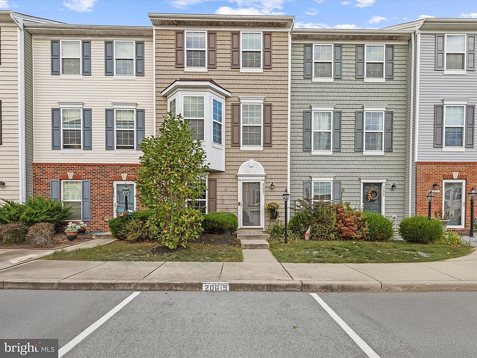 1st image of 20621 E Albermarle Ln