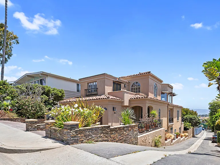 818 6th St — Photo 44