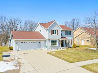 1968 Emerald Dr, Green Bay, WI 54311