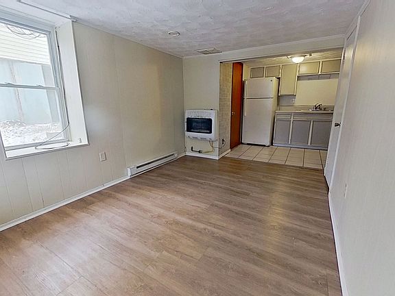 3rd image of 41 Baltimore St