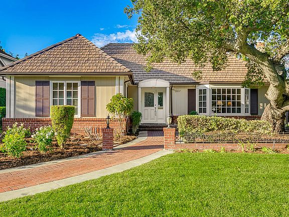 5th image of 2857 Gainsborough Dr