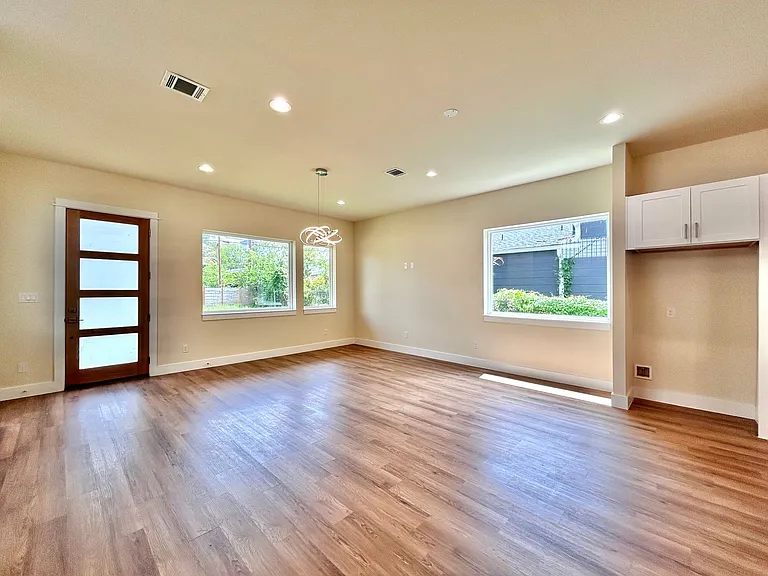 5605 Samuel Huston Ave #1 — Photo 6