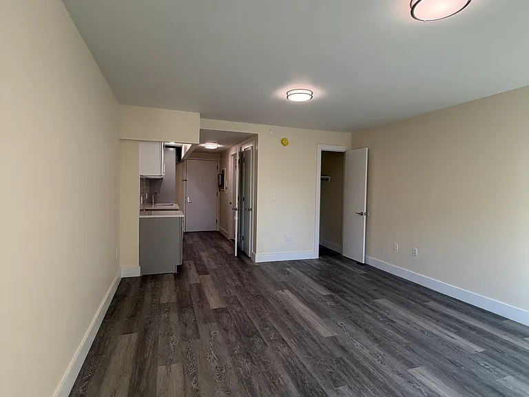 2512 Bronx Park E #G — Photo 12