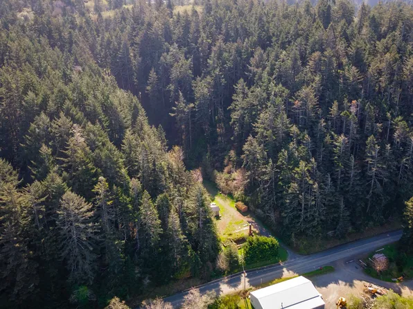 28515 Mateer Rd, Gold Beach, OR 97444