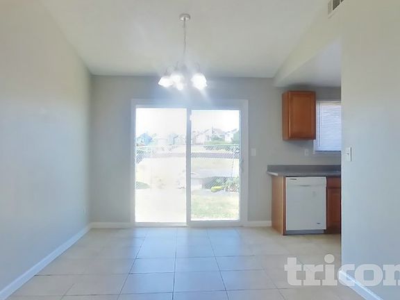 5th image of 706 La Canyada Dr